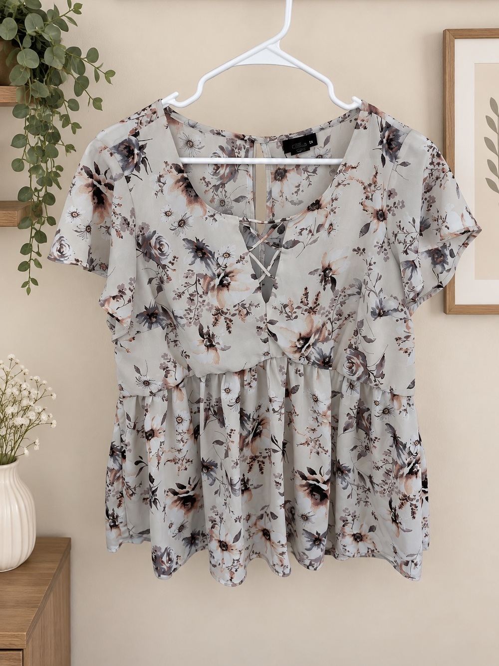 Torrid Floral Chiffon Babydoll Blouse Size 0 (12) Gray Pink Flutter Sleeve